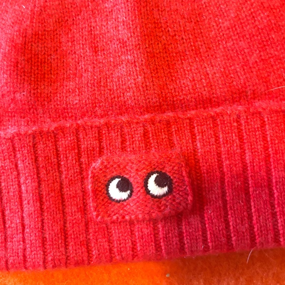 Anya Hindmarch Uniqlo collab red 100% cashmere knitted beanie hat tuque NWT - Picture 3 of 8